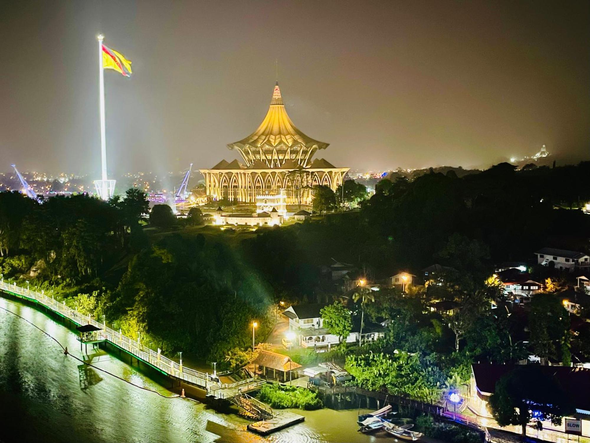 Kuching City Center Riverbank Suites With Marvelous River View エクステリア 写真
