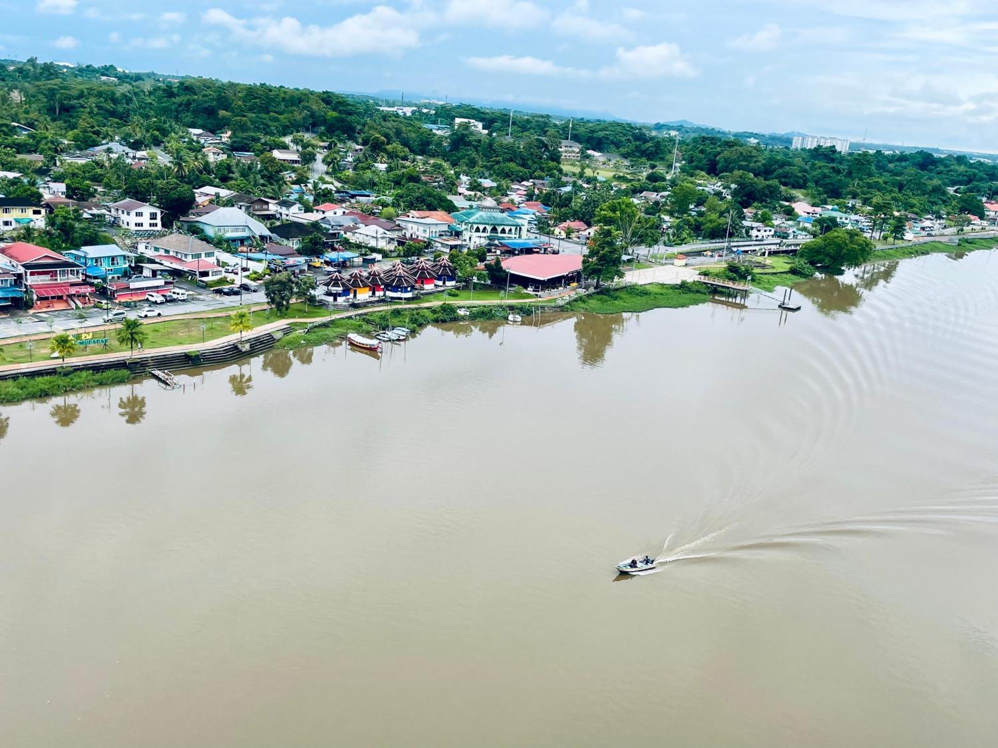 Kuching City Center Riverbank Suites With Marvelous River View エクステリア 写真